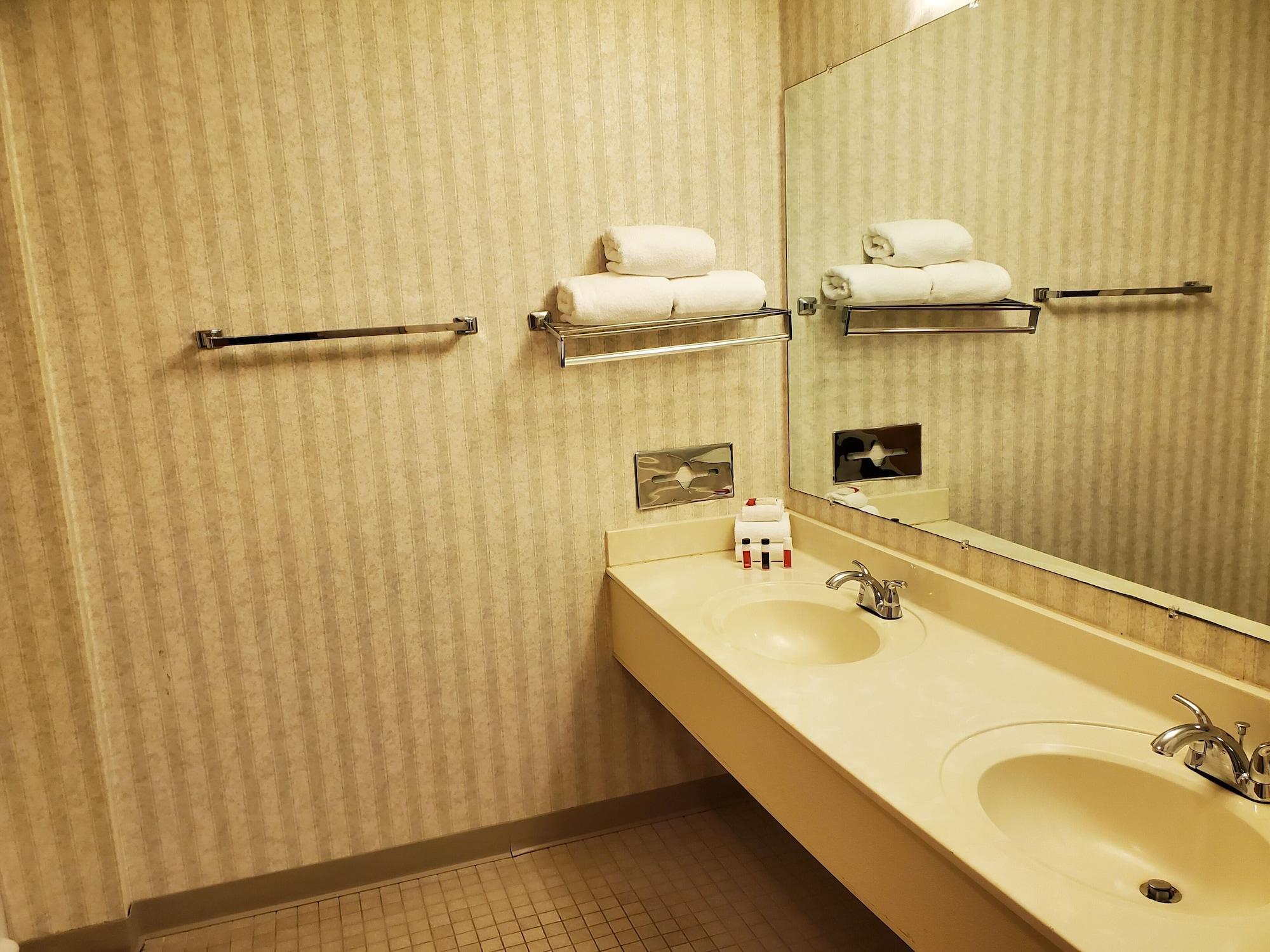 Hotel Baymont By Wyndham Groton/Mystic Extérieur photo